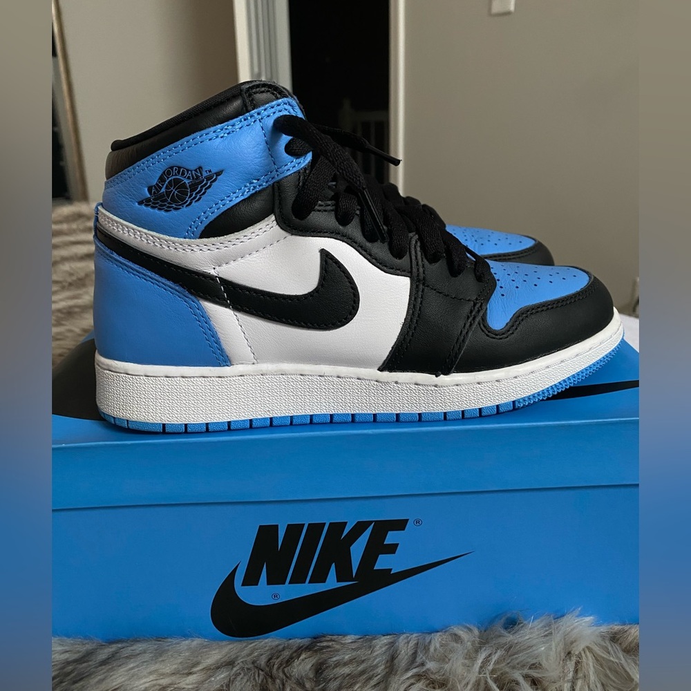 Air Jordan 1 Retro High OG UNC Toe (GS) - FD1437 - 400 - US - Picture 5 of 16
